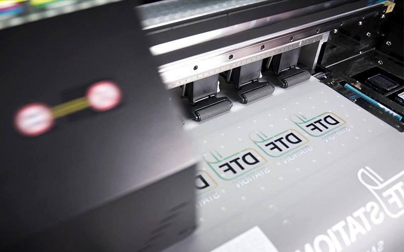 Vì Sao Máy In PET Chuyển Nhiệt (DTF) Là Khoản Đầu Tư Tốt Nhất Cho Doanh Nghiệp Của Bạn?